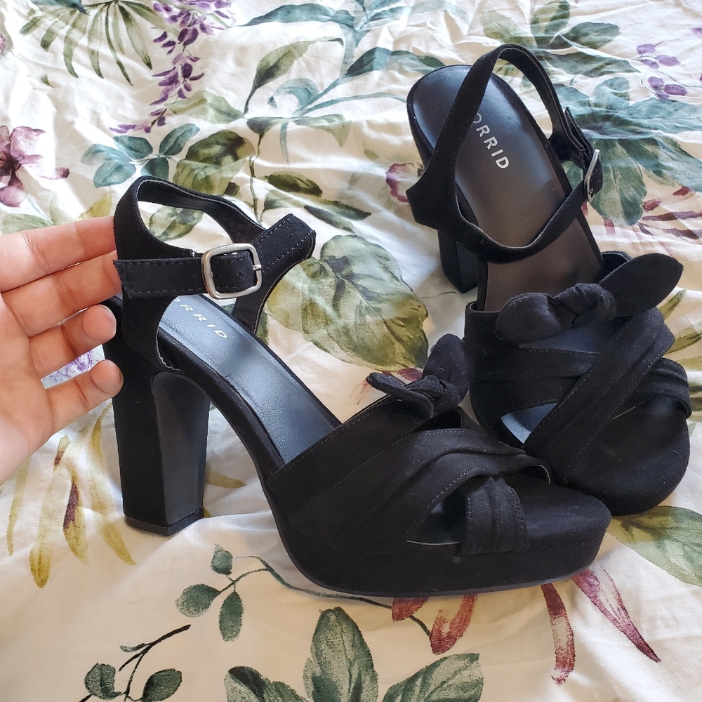 Black Bow Heels 👠